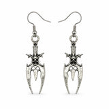 Aretes Metálicos Daga Gótica con Calaveras