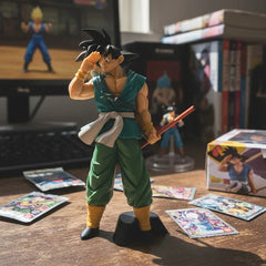 Figura Goku Traje Verde y Báculo Rojo 36 CM