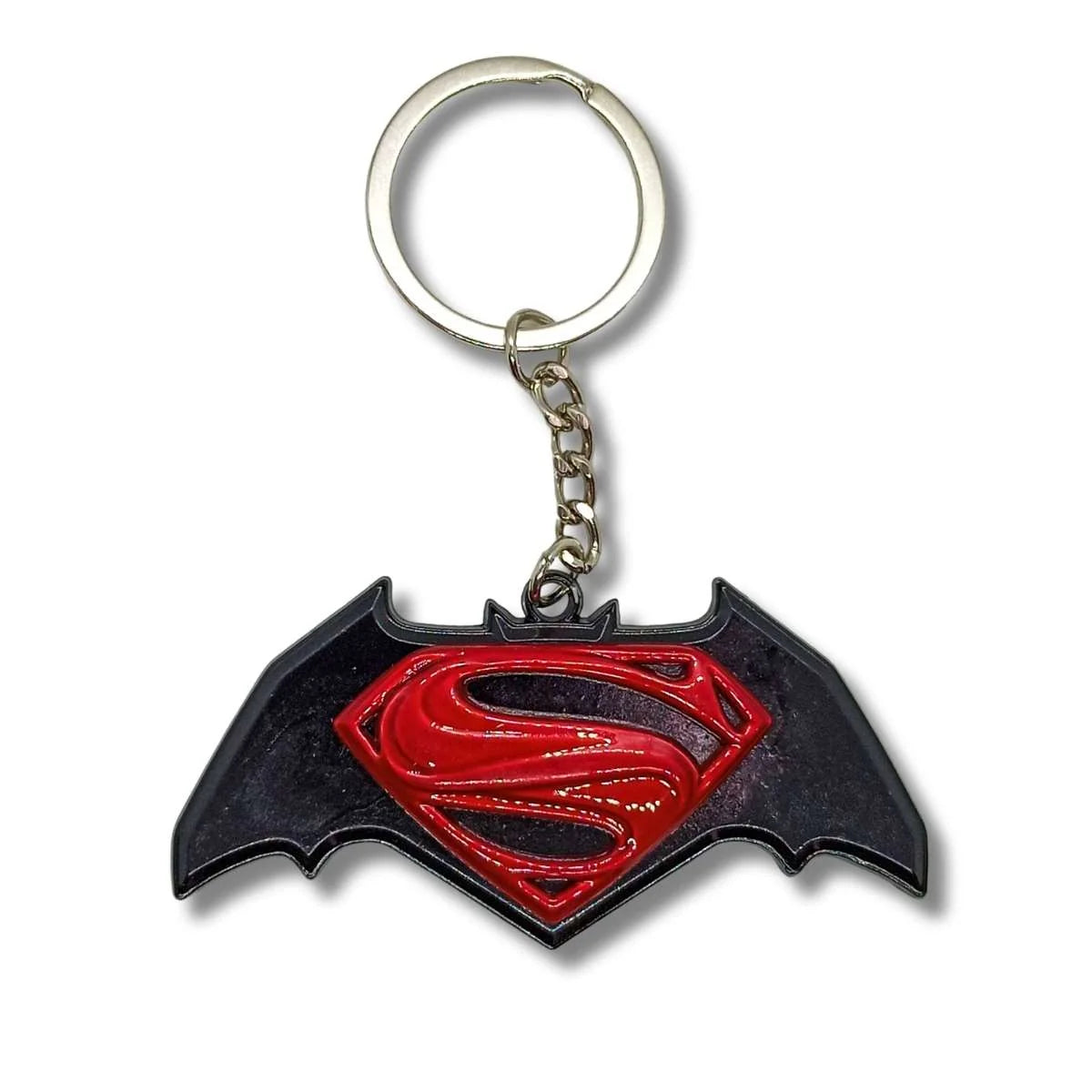 Llavero Metálico Batman vs Superman Color Rojo y Negro