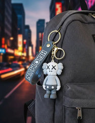 Llavero o Colgante Mochila Cute KAWS Gris