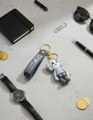 Llavero o Colgante Mochila Cute KAWS Gris