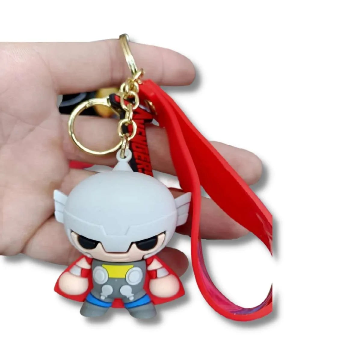 Llavero o Colgante Mochila Cute Thor Capa exhibido en una mano