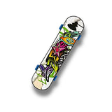 Mini patineta con arte callejero en estilo grafiti colorido