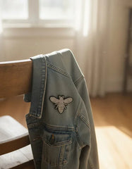 Parche Camiseta Abeja Gris