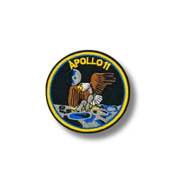 Parche bordado redondo del Apolo 11 con águila aterrizando en la Luna.