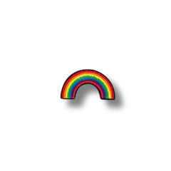Parche bordado de arcoíris clásico con seis franjas de colores.