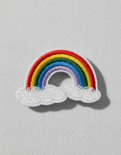 Parche Camiseta Arcoíris con Nubes