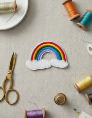 Parche Camiseta Arcoíris con Nubes