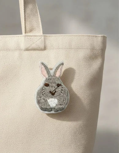Parche Camiseta Conejo Gris Tierno