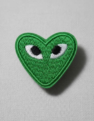 Parche Camiseta Corazón Verde con Ojos