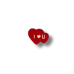 Parche bordado de dos corazones rojos superpuestos con la frase "I love U".