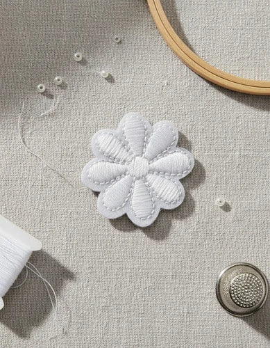 Parche Camiseta Flor Blanca Neutra