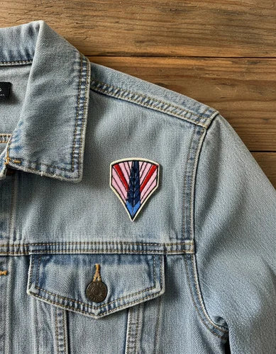 Parche Camiseta Insignia Retro Flecha Rosa y Azul