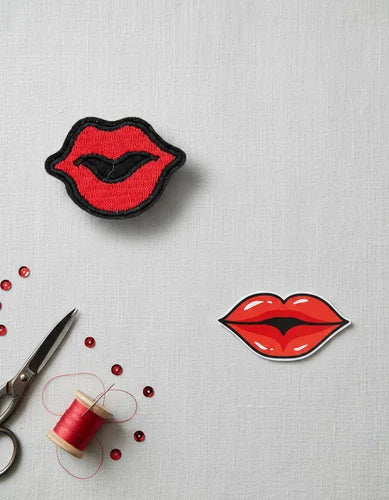 Parche Camiseta Labios Rojos