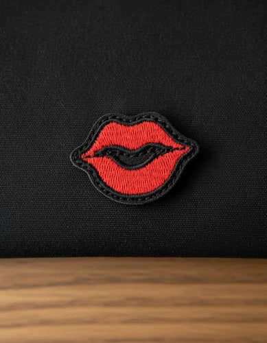 Parche Camiseta Labios Rojos