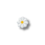 Parche bordado de margarita blanca con centro amarillo, pétalos definidos sobre fondo blanco neutro.