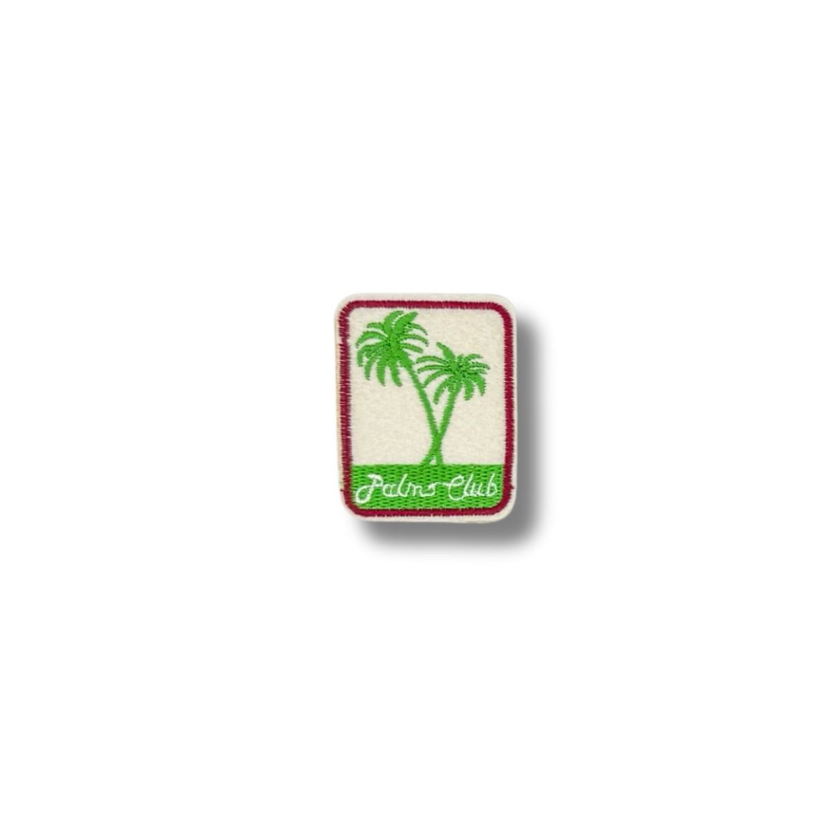 Parche bordado rectangular con diseño de dos palmeras verdes y la frase "Palm Club" en verde sobre base clara, contorno en rojo.