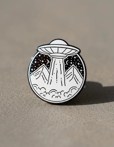 Pin Metálico Abducción Cósmica