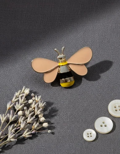 Pin Metálico Abeja Alas Rosa