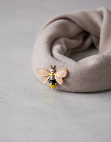 Pin Metálico Abeja Alas Rosa