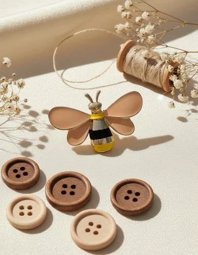 Pin Metálico Abeja Alas Rosa