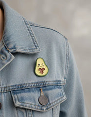 Pin Metálico Aguacate Coqueto