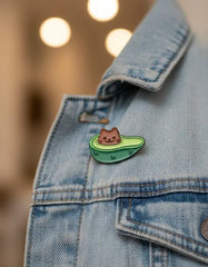 Pin Metálico Aguacate Gatuno