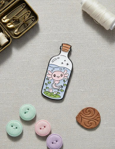 Pin Metálico Ajolote en Botella