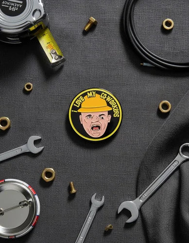 Pin Metálico Amo a Mis Compañeros (Sarcasmo)