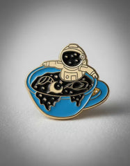 Pin Metálico Astronauta Café Estelar