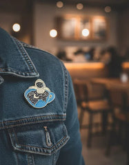 Pin Metálico Astronauta Café Estelar