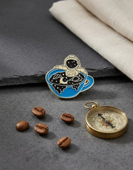 Pin Metálico Astronauta Café Estelar