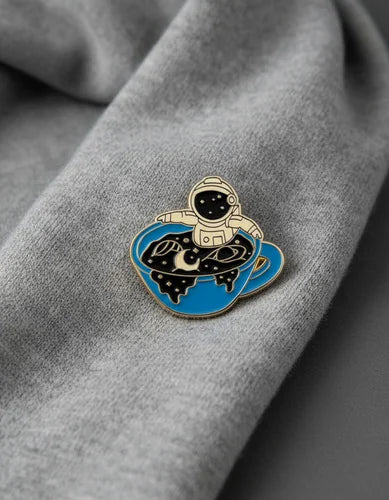 Pin Metálico Astronauta Café Estelar
