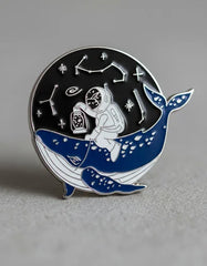 Pin Metálico Astronauta Jinete Ballena