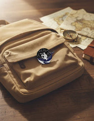 Pin Metálico Astronauta Jinete Ballena