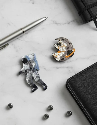 Pin Metálico Astronauta Lunar Chill