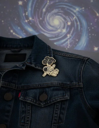 Pin Metálico Astronauta Vuelo Planetario