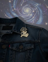 Pin Metálico Astronauta Vuelo Planetario