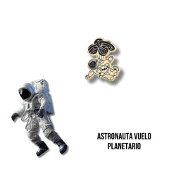 Pin Metálico Astronauta Vuelo Planetario