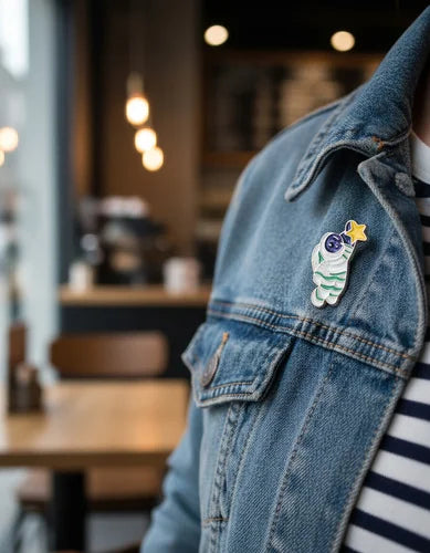Pin Metálico Astronauta con Estrella