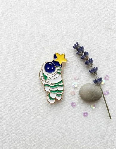 Pin Metálico Astronauta con Estrella