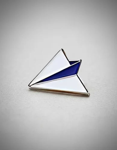Pin Metálico Avión de Papel Azul y Blanco