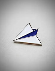 Pin Metálico Avión de Papel Azul y Blanco