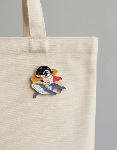 Pin Metálico Ballena Galáctica