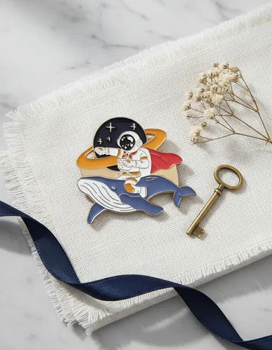 Pin Metálico Ballena Galáctica