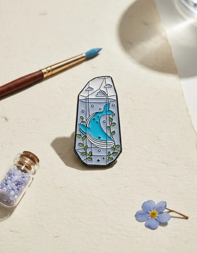 Pin Metálico Ballena en Botella