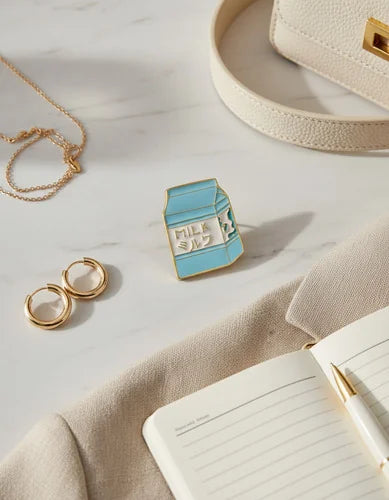 Pin Metálico Caja de Leche Japonesa