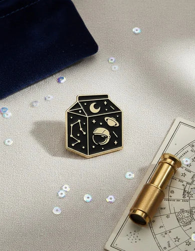 Pin Metálico Caja de Leche Universal