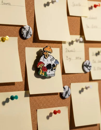 Pin Metálico Calavera Fungi
