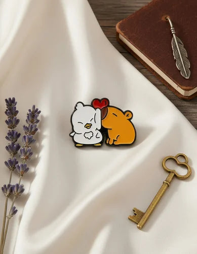 Pin Metálico Capibara y Pollito Enamorados